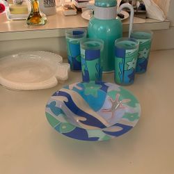 PLASTIC DISHES 