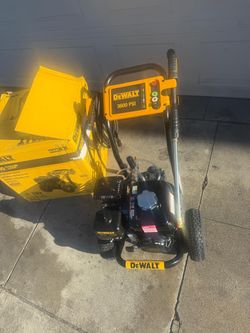 Dewalt 3600 PSI 2.5 GPM Gas Pressure Washer with Honda GX200 Engine, Heavy-Duty Commercial Cold Water Power Cleaner like new