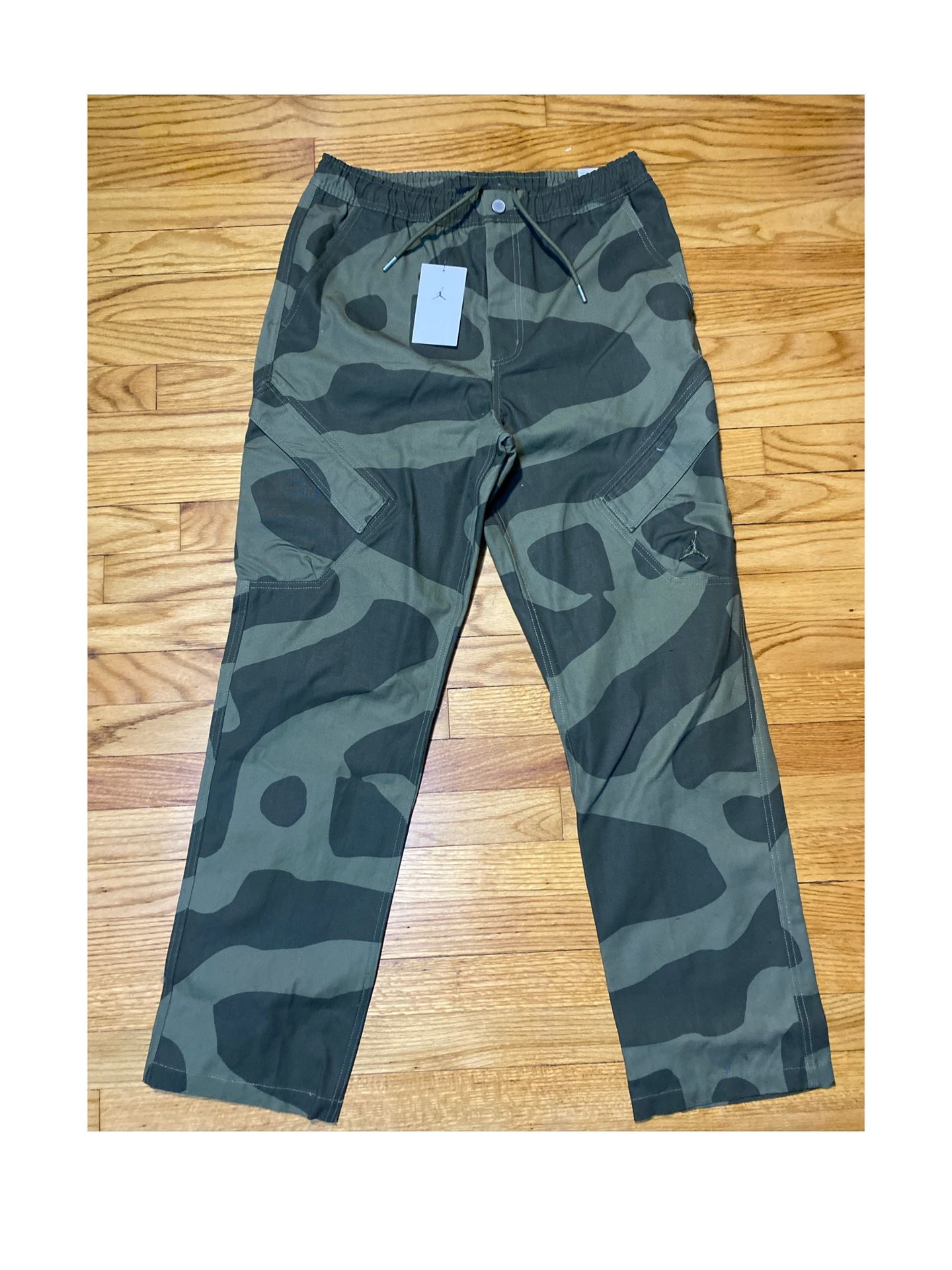 Jordan Essential Statement CHICAGO Pants green camo w draw string Men’s sz M NEW