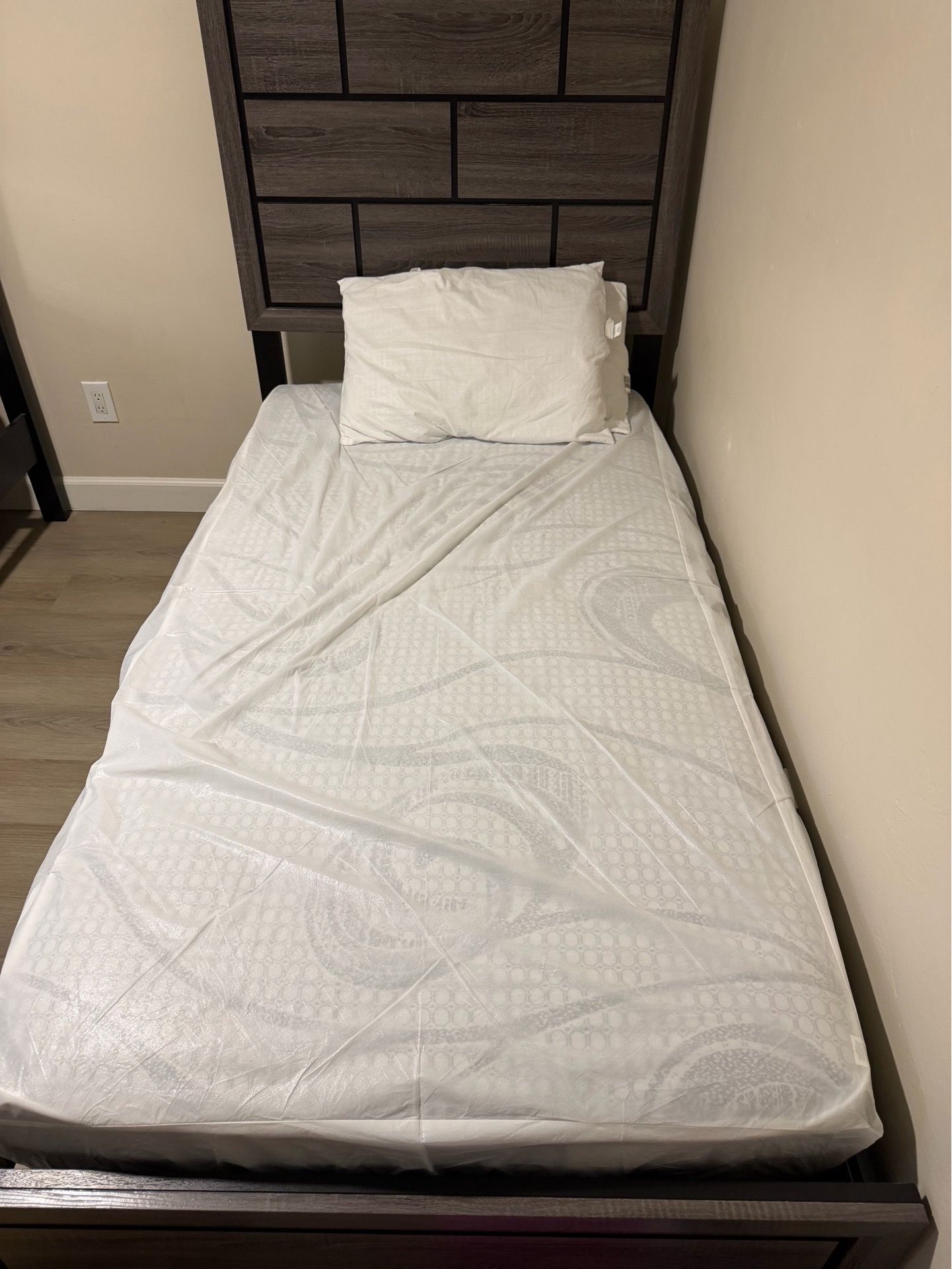 2 Twin Beds with Frames