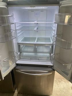 GREAT APARTMENT SIZE LG FRENCH DOORS WITH BOTTOM FREEZER REFRIGERATOR