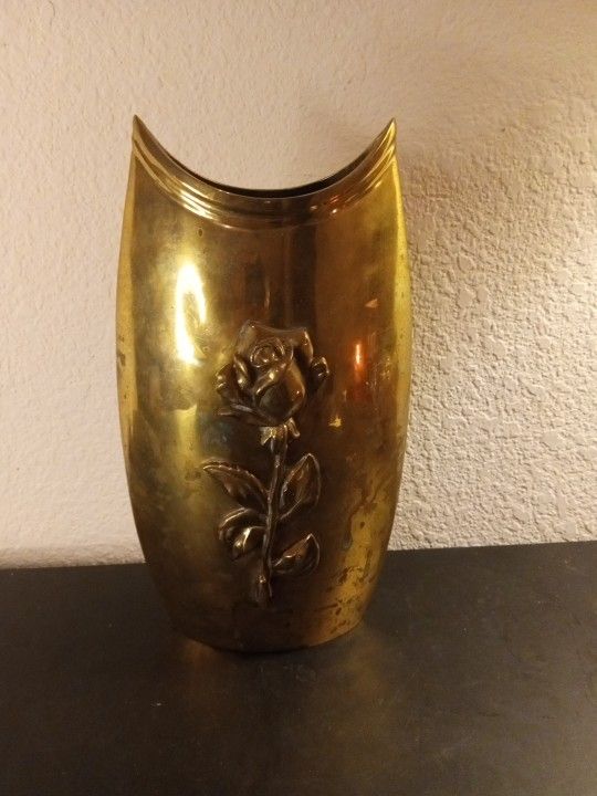 GORGEOUS VTG Solid Brass w/Floral Relief 10" Decorative Vase.
Patina due to age.
