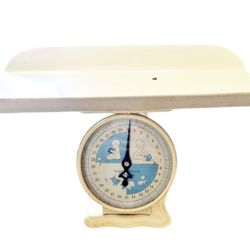 Vintage 1950’s Pale Yellow Blue American Nursery Doctors Office Scale 30 Lbs.