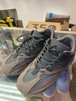 Adidas Yeezy Muave size 9 Mint