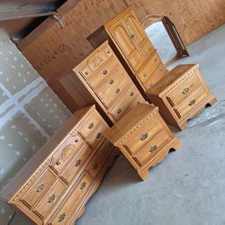 Dresser Set Nightstands
$580 FIRM FIRM
