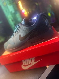 Nike Airmax Tavas (size 10.5)