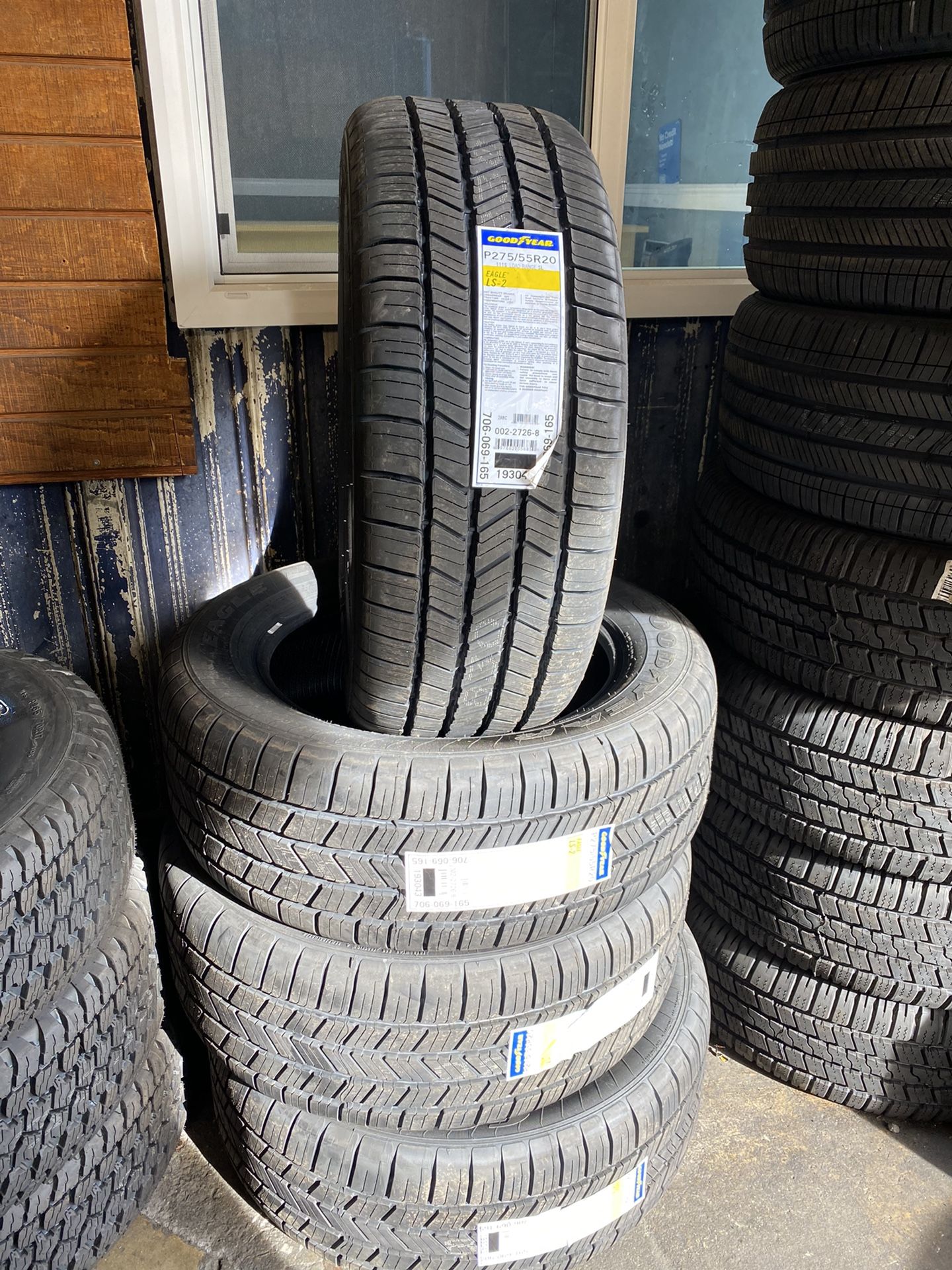 275/55/20 Goodyear Eagle LS2 4 New Tires 