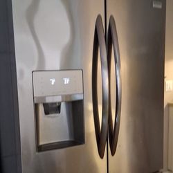 Refrigerator Frigidaire Gallery 2023 Stainless Steel Like New Very Good Working 