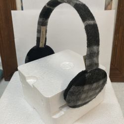 Burberry Earmuffs 100% Cashmere One Size Fits All! Classic Pattern In Black And Gray 