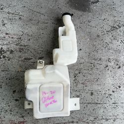 2015-2020 CHEVROLET SUBURBAN TAHOE WINDSHIELD WASHER RESERVOIR TANK BOTTLE OEM