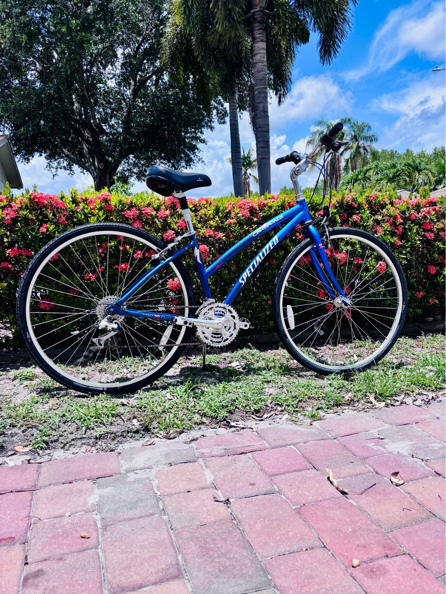 Specialized Crossroads Hybrid Bike – Shimano Altus 3x7 – Ready to Ride