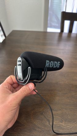 RODE VideoMic Pro( works great)