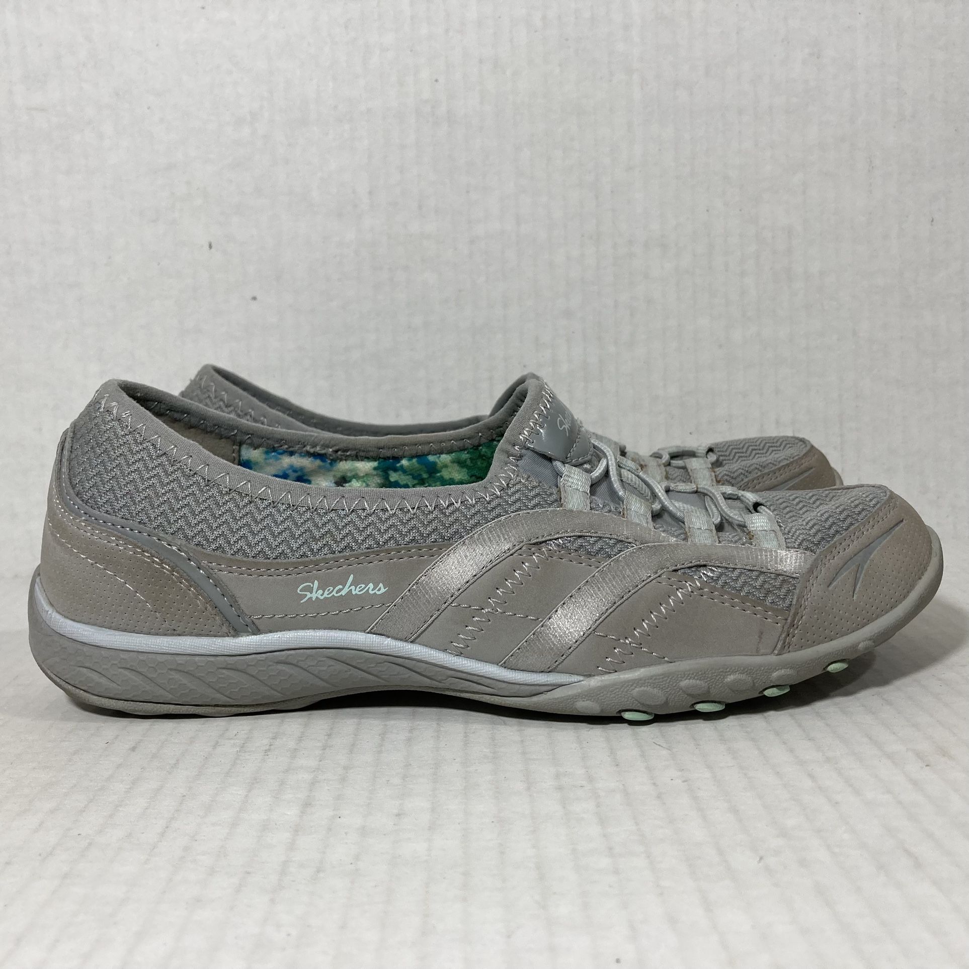 Skechers Breathe Easy Faithful Comfort Casual Slip-On Walking Sneaker Shoes Wmns Sz 6