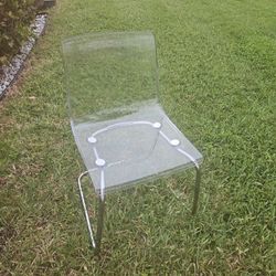 ONE PLEXIGLASS CHAIR