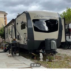 35 Foot RV Signature Rockwood 
