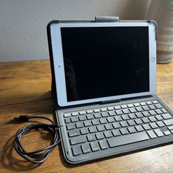 iPad 8th Generation 128gb with Keyboard Case