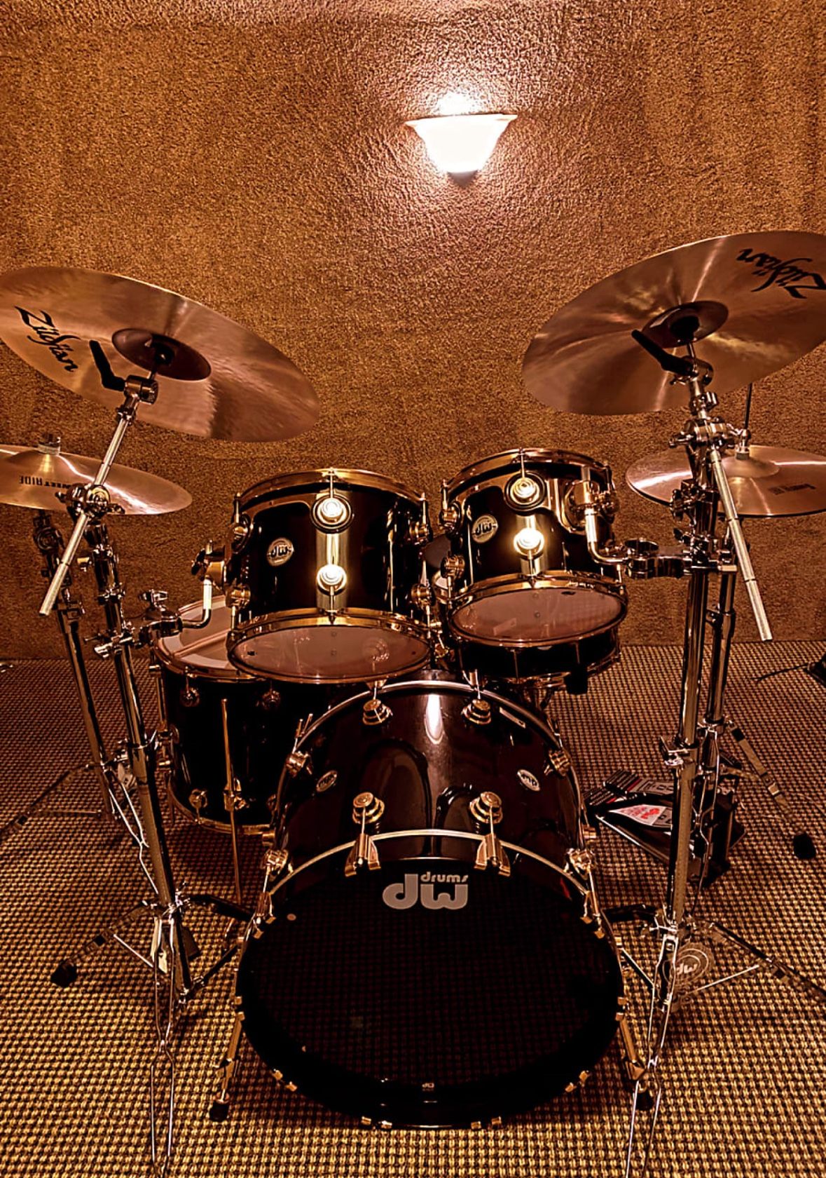 DW Masters Series Series Piano Black / Gold.  5 Piece Dream Kit
