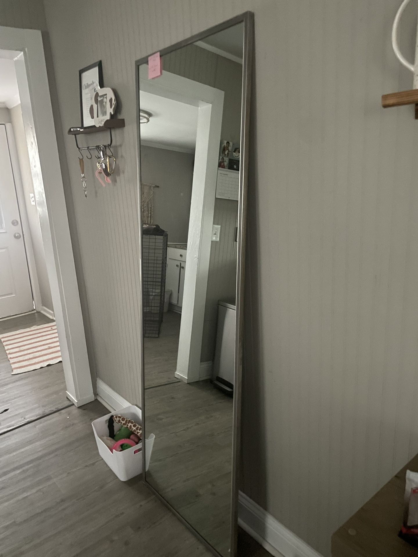 Rectangular floor length mirror like new
