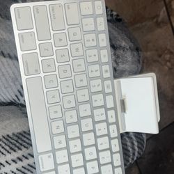 Apple iPad Keyboard Dock A1359 For Gen. 1, 2, & 3