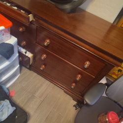 Dresser