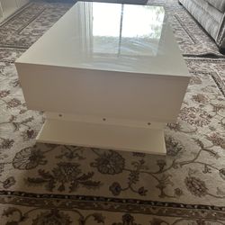 Coffee Table – Excellent Condition – $80