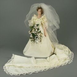 Princess Diana Bride Doll Danbury mint. Genuine diamond tiara. Porcelain doll. Original Box  