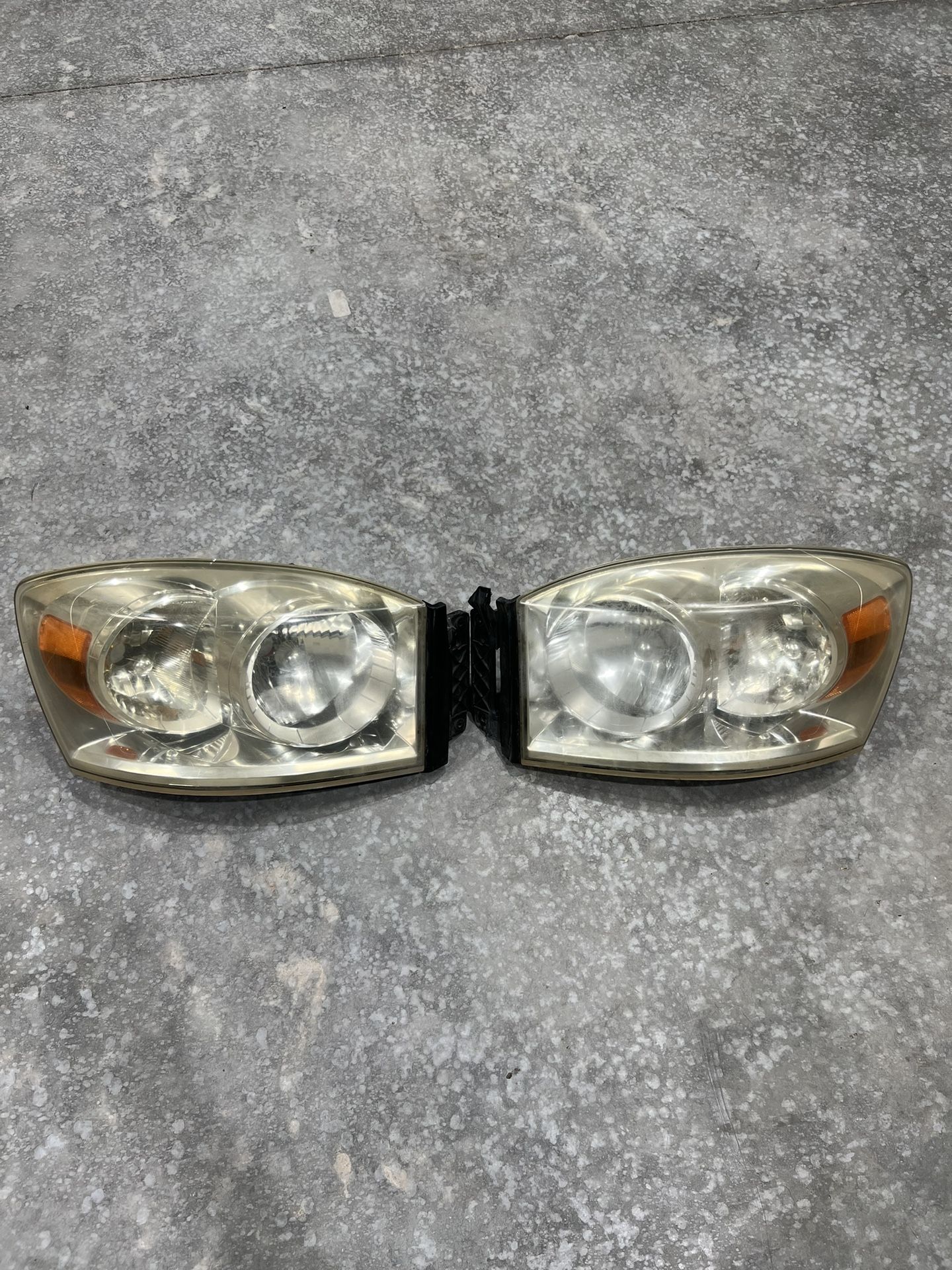 2008 DODGE RAM 1500 Headlights