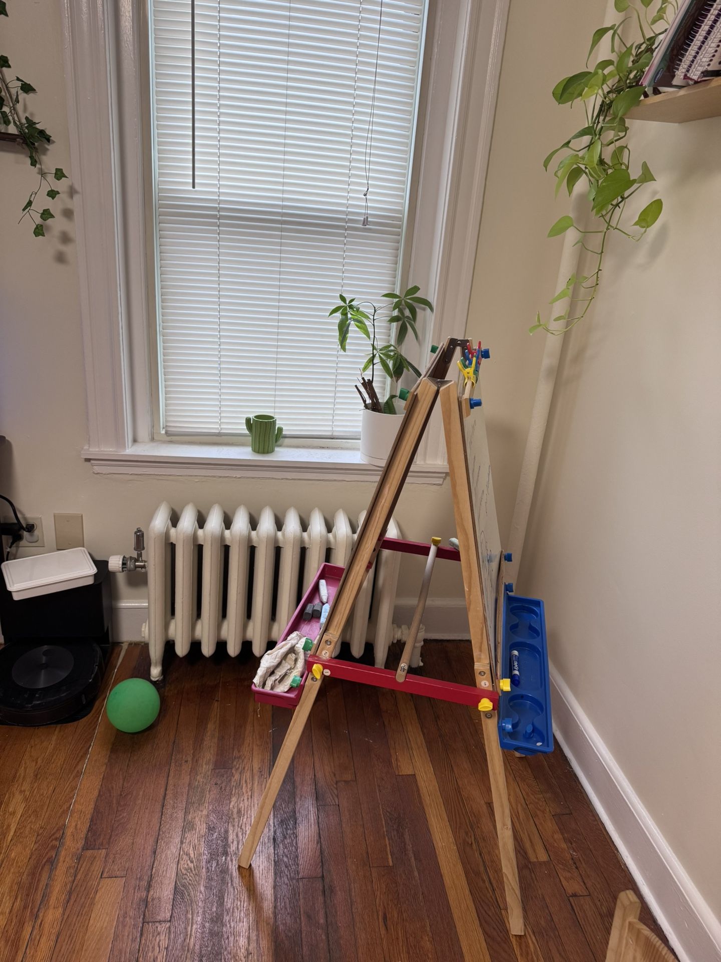 Melissa And Doug Wooden Easel With Chalk And Marker Board -$20