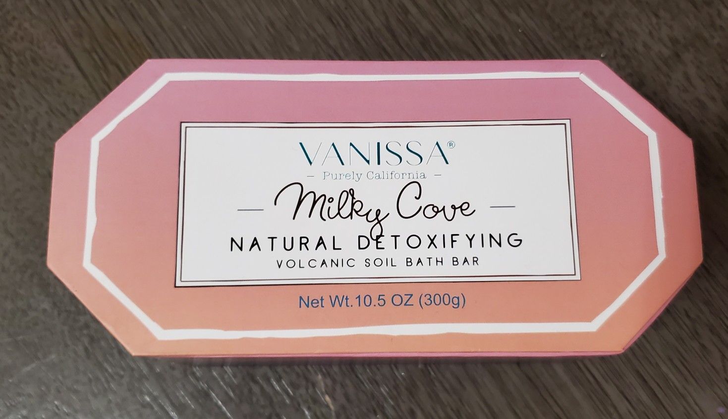 VANISSA Natural Detoxifying Volcanic Soil Bath Bar.