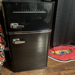 Mini Fridge “Magic chef” 