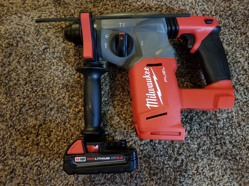 Milwaukee M18 FUEL 18-Volt Lithium-Ion Brushless Cordless 1 in. SDS-Plus Rotary Hammer with 2.0Ah Battery
