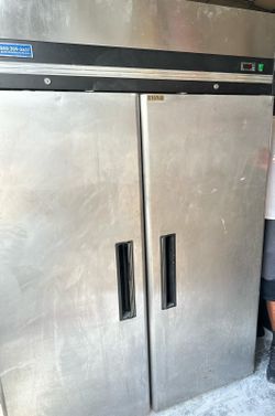 Commercial refrigerator two doors