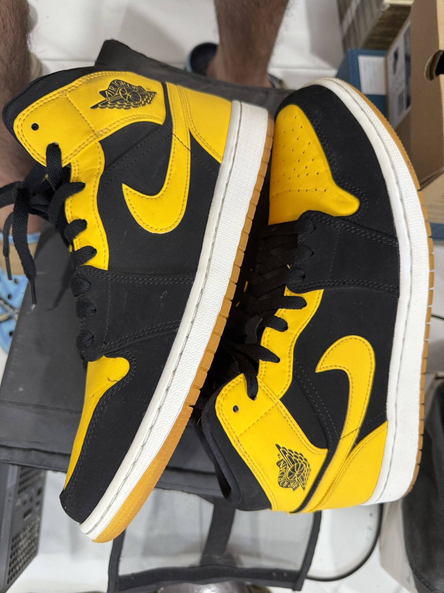 New Love Jordan 1 Retro Mid Size 10.5 (2017)