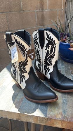Black & White Arait womans cowboy boots