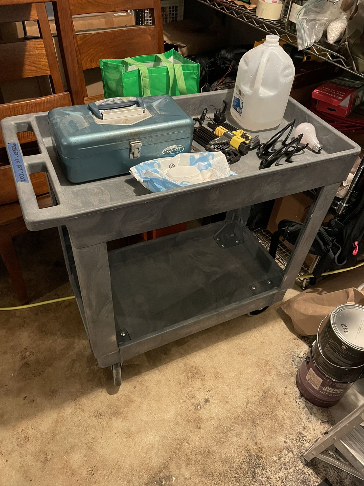 Rubbermaid Cart