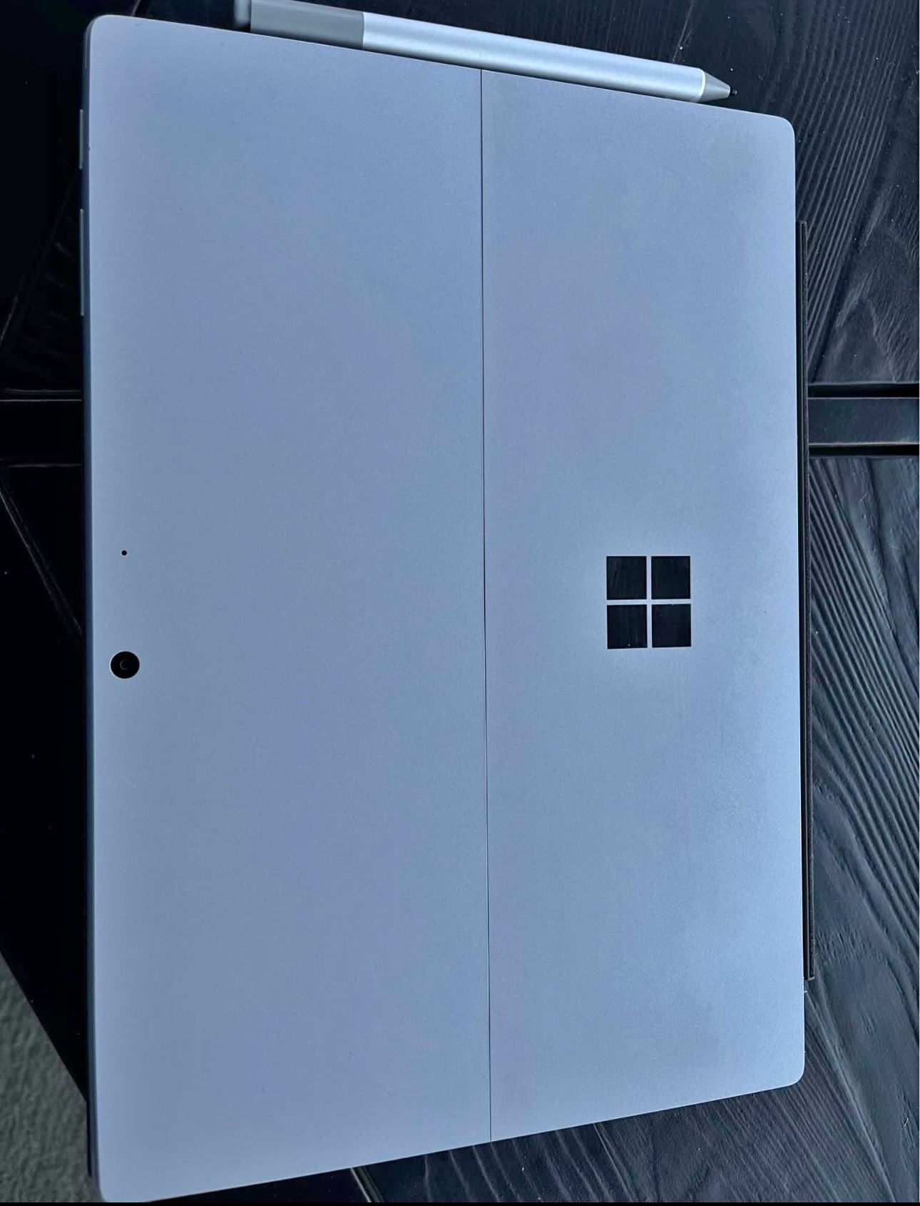 Microsoft Surfaces Pro 7+