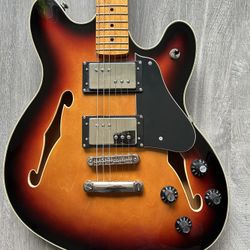 Squier Classic Vibe Starcaster Maple Fingerboard Guitar 3-Color Sunburst
