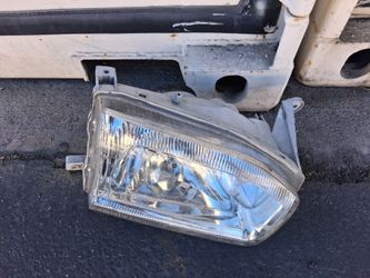 Nissan Pathfinder Headlight 