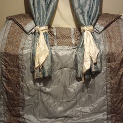 Beautiful Queen Size Bed Set With Curtains