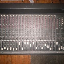 Mackie Mixer
