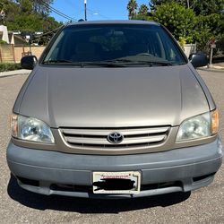 Very Low-Miles 2002 Toyota Sienna!!!