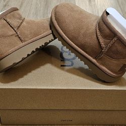 Mini UGG Boots Size 8t Toddlers 