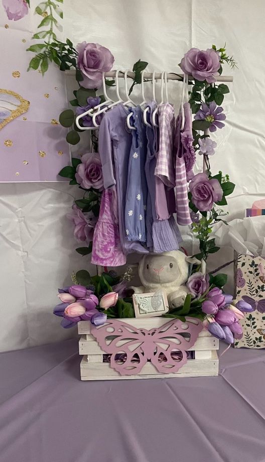 Babyshower Gift Crate Closet