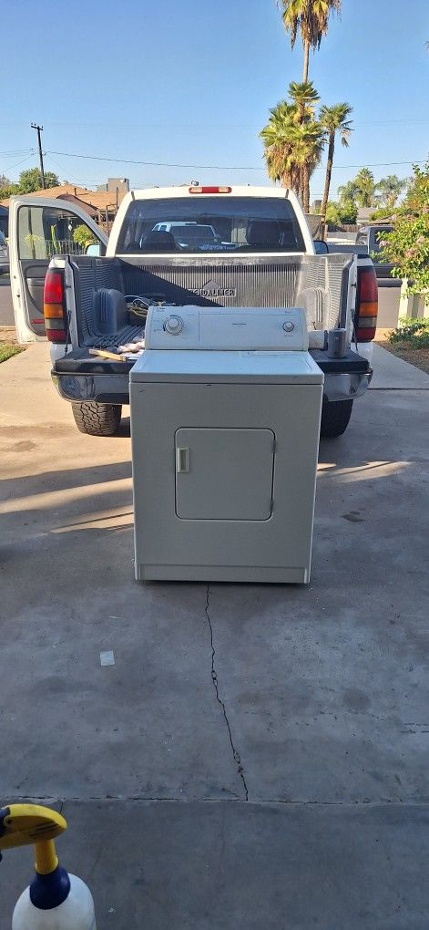 Whirlpool Electric 220v Dryer In Good Working Condition Delivery Is Available And Installation With One Month Warranty.