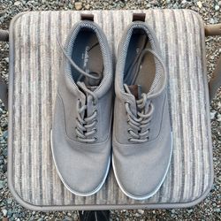 Man Tennis Shoes 