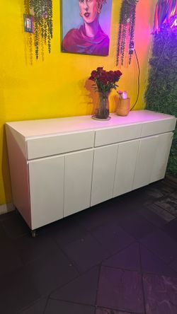 White storage table