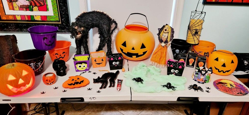 Tons of Festive HALLOWEEN Decorations