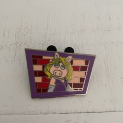 Disney Ms Piggy Muppets Pin Trading 