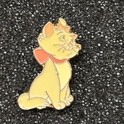 Disney Marie Pin From Aristocats Commemorative Pin Set