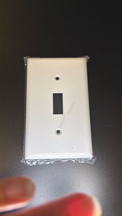 Brand new 1gang  deluxe wall switch plates Qty 2